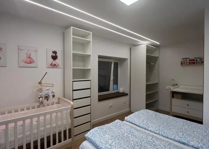 Kolodvor 1870 - Old Town * كراني